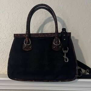 🩷Vintage Raffia Black
Stuart weitzman top handle tote bag 💚